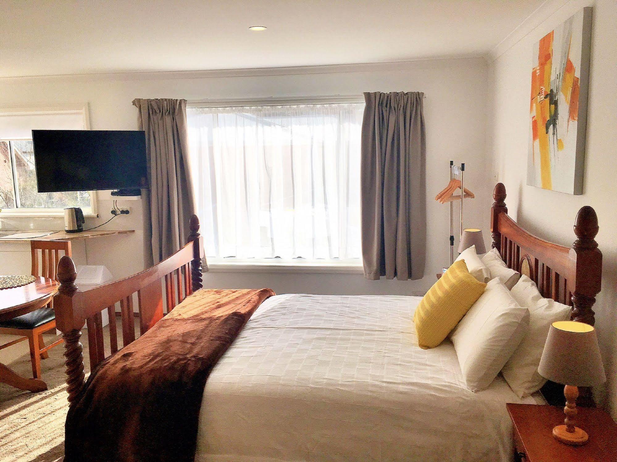 Motel Mayfair On Cavell Хоубарт Екстериор снимка