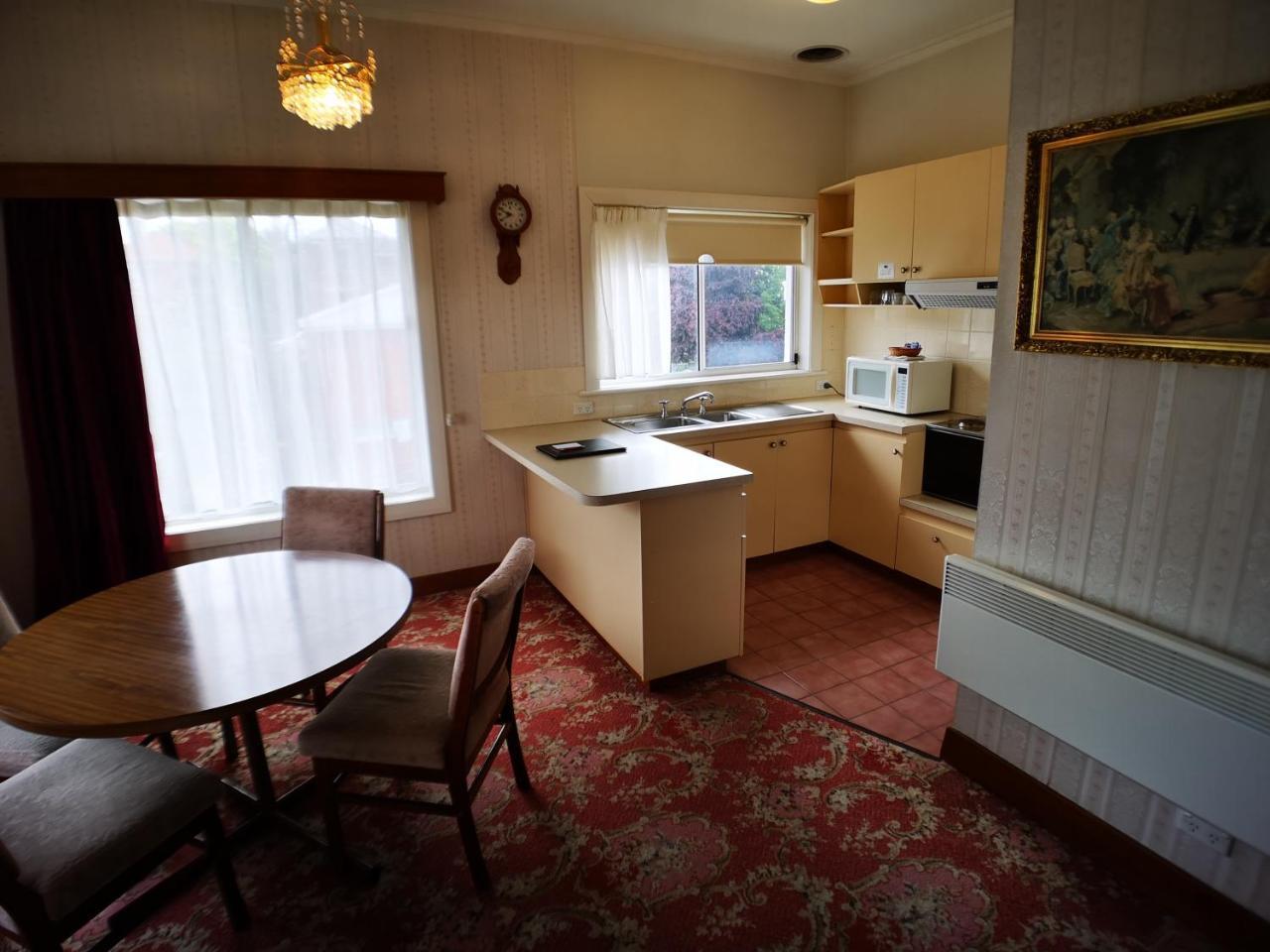 Motel Mayfair On Cavell Хоубарт Екстериор снимка