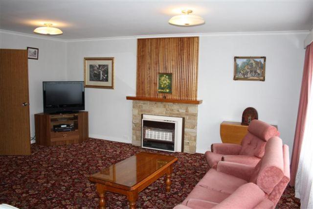 Motel Mayfair On Cavell Хоубарт Екстериор снимка