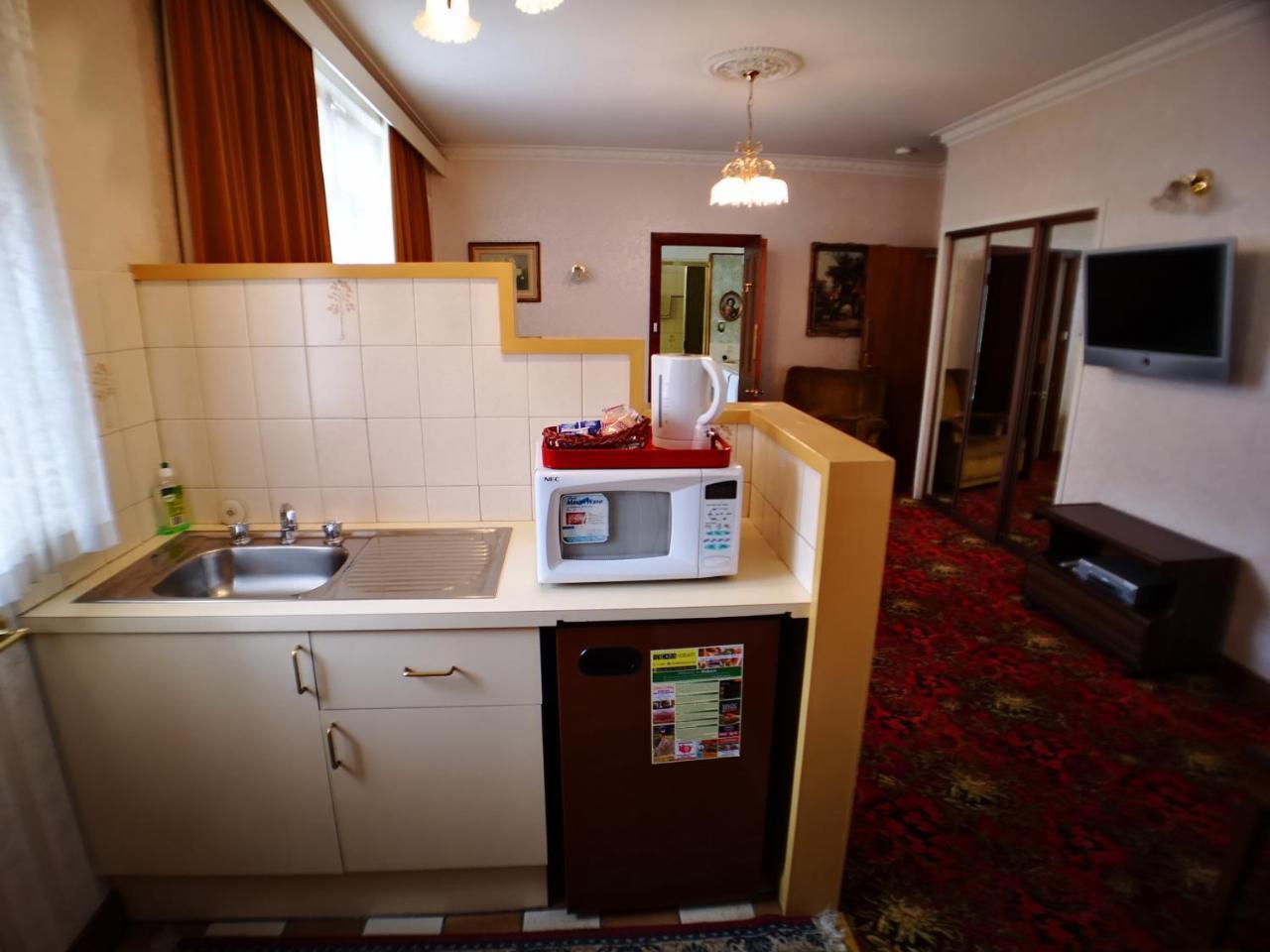 Motel Mayfair On Cavell Хоубарт Екстериор снимка